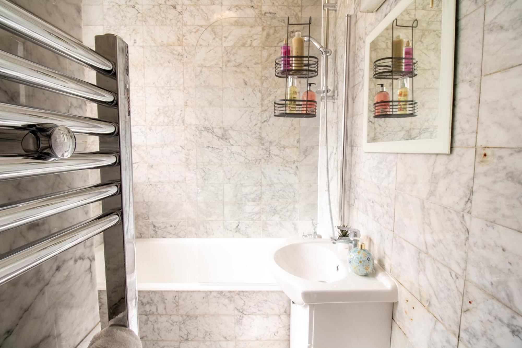 Mayfair Maisonette Chic Spacious 2-bed - 33a * Londra