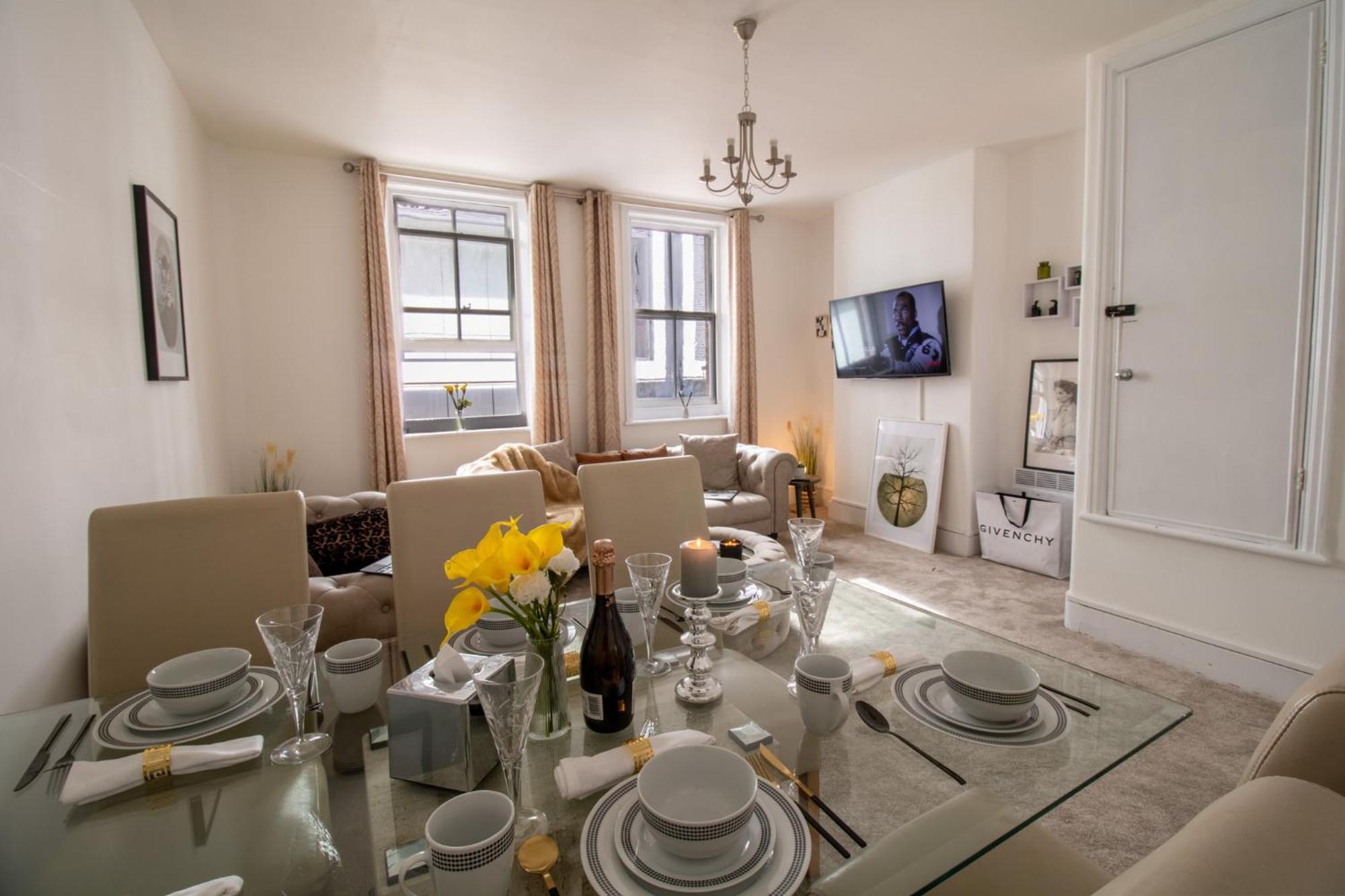 Mayfair Maisonette Chic Spacious 2-bed - 33a Apartament *