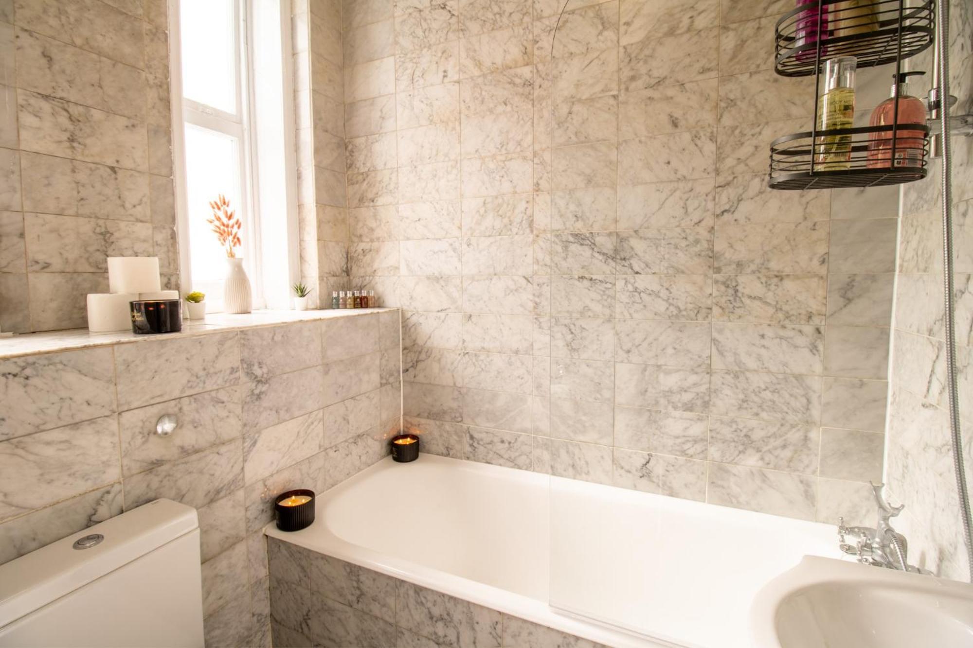 Mayfair Maisonette Chic Spacious 2-bed - 33a Apartament *
