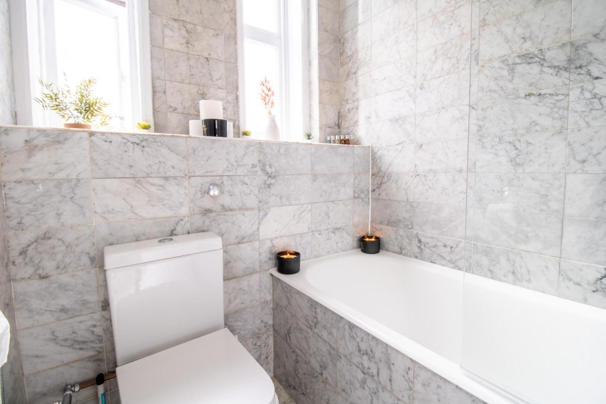 Mayfair Maisonette Chic Spacious 2-bed - 33a Apartament